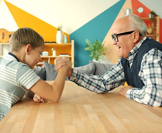 Jung hilft Alt - 
Alt hilft Jung.
Mehrgenerationen-Café