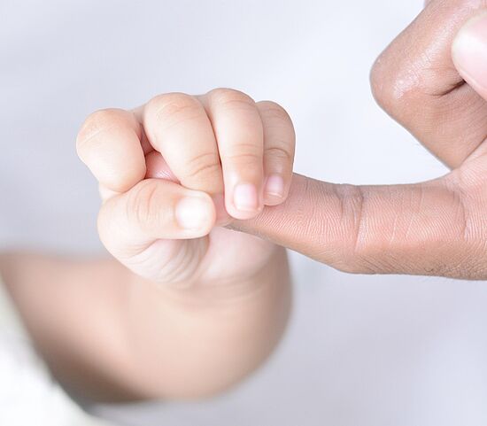 Eltern-Baby-Bindung: Von Beginn an sicher