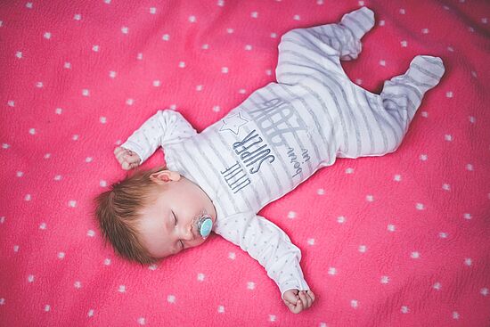 Eltern-Baby-Bindung: Babyschlaf, von Anfang an verstehen